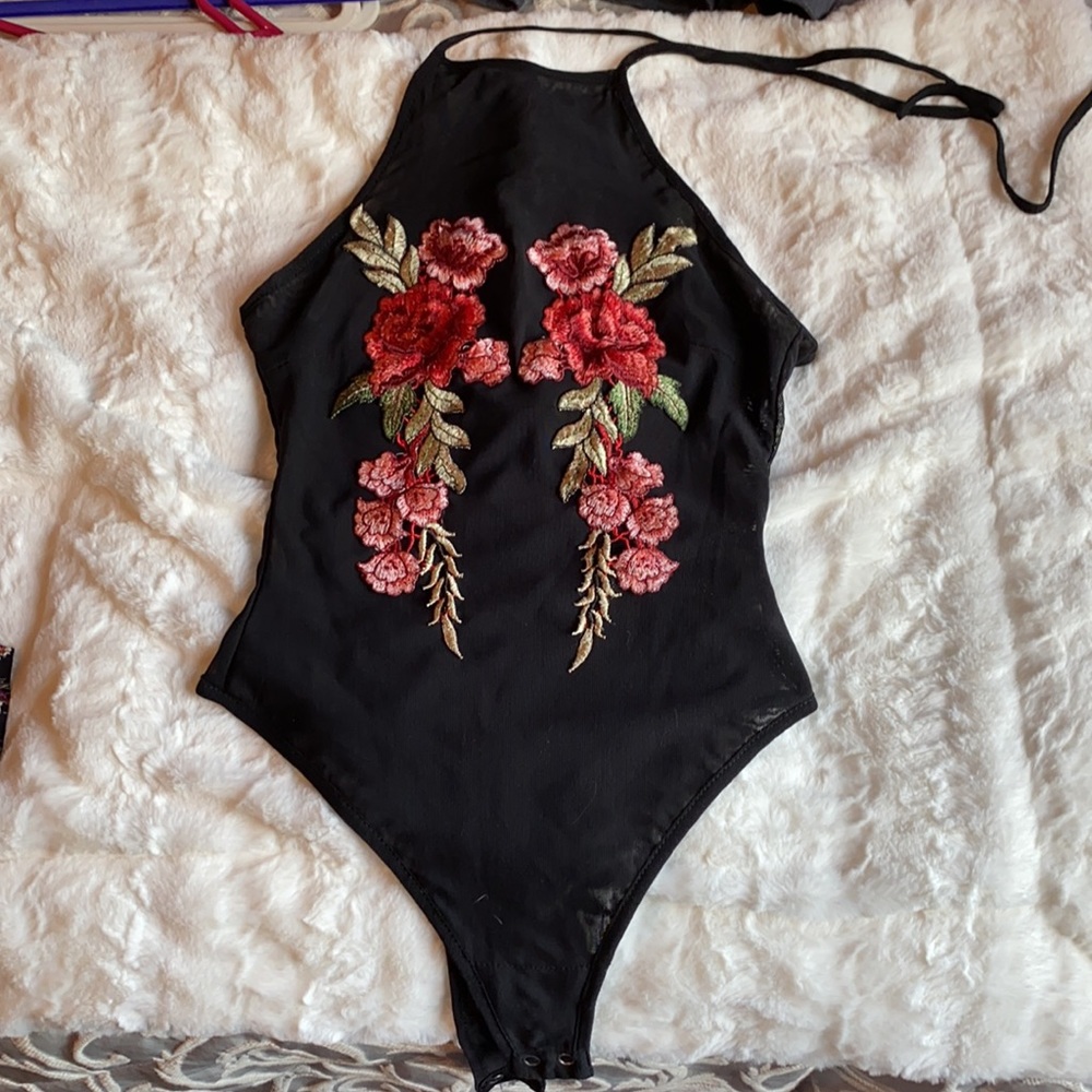 Rose pattern black body suit